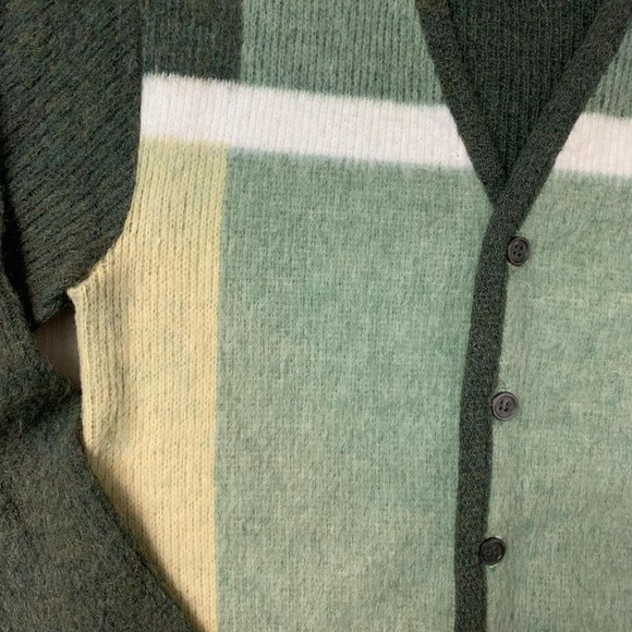 Vintage 1960s English mohair blend cottage cardigan - Picture 3 of 5